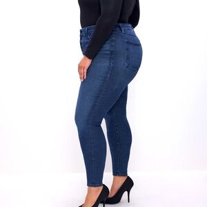 Good American plus size jeans. Good leg skinny jeans.